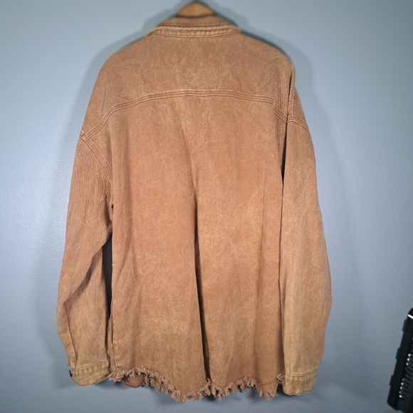 Womens Vetinee  oversized, almond, distressed, button up, frayed hem shacket. - Picture 4 of 5
